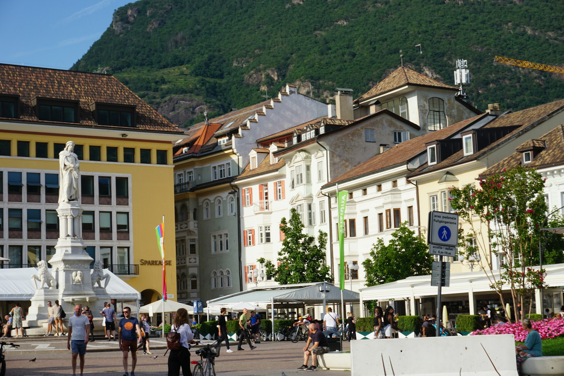 Foto di Babak Habibi | Unsplash Licence BOLZANO ED IL TRENINO DEL RENON
