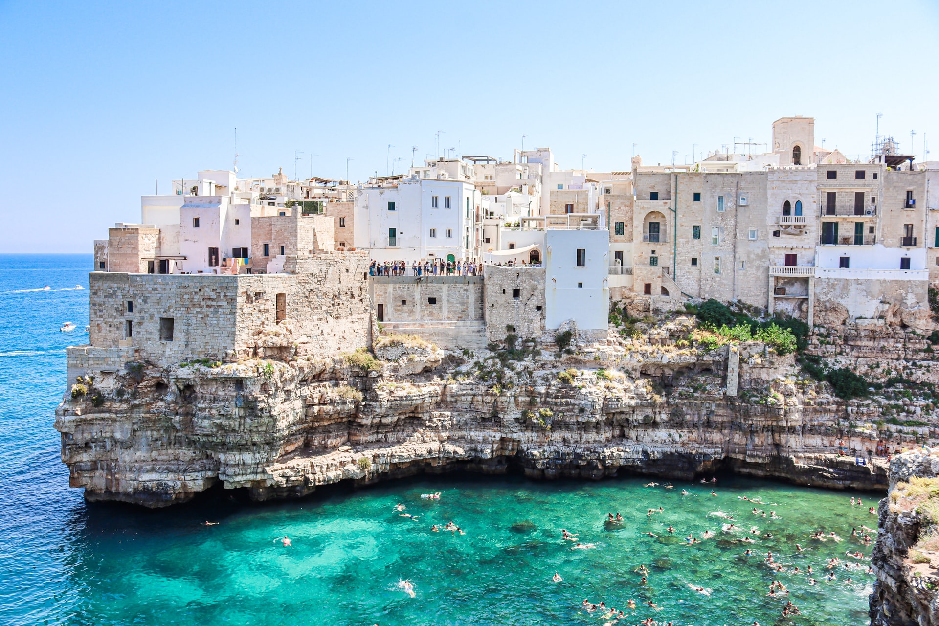 Foto di Vincenzo De Simone | Unsplash Licence ALBEROBELLO E POLIGNANO