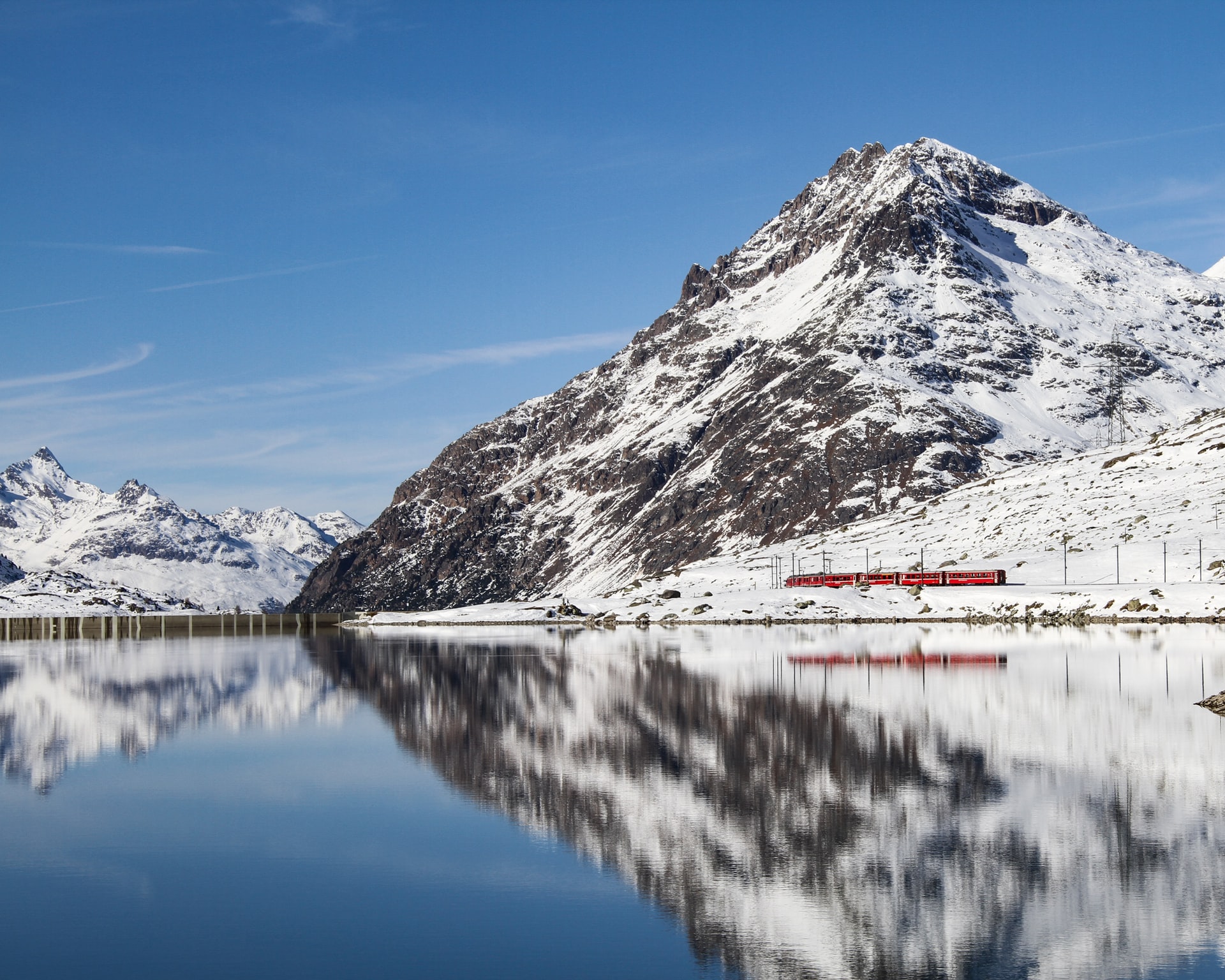 Foto di Robin Ulrich | Unsplash Licence Trenino rosso del Bernina e pranzo tipico valtellinese